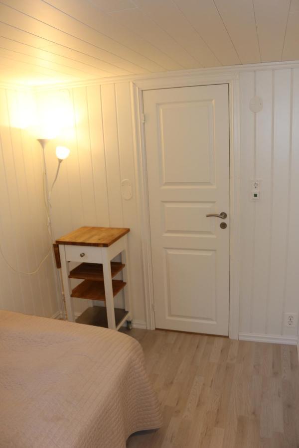 Nice Apartment With1 Bedroom Separate Living Room With A Sofa Bed And A Tiny Kitchen A Bathroom Located In Nordstrand Near By The Sea For 3 Guests With A Garden And Grill 5 Extra Guests With Extra Cost In The Cabin With Sea View Just Outside The Apar Oslo Bagian luar foto